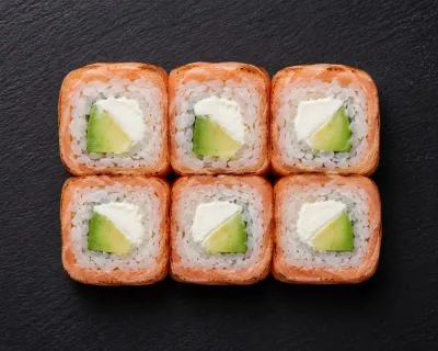 Saumon Roll Tataki Avocat Cheese